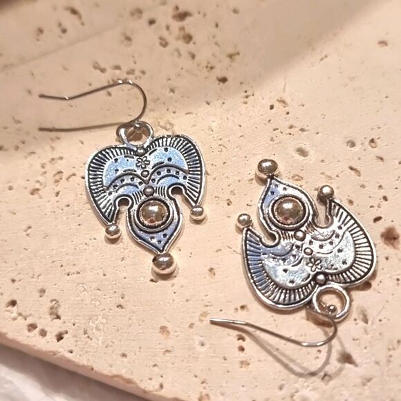 New FP Vintage-Inspired Sliver Medalion Earrings - Picture 3 of 6